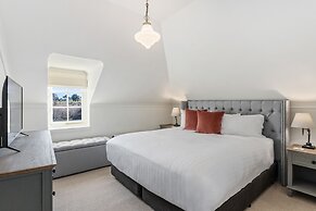 Lythgo's Row Colonial Cottages