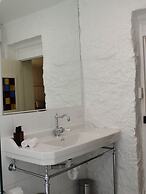 Lythgo's Row Colonial Cottages