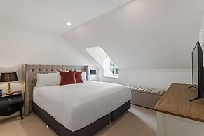 Lythgo's Row Colonial Cottages