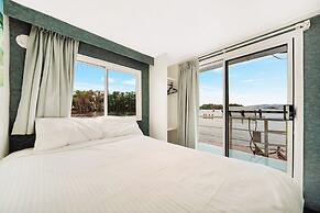 Coomera Houseboat Holidays