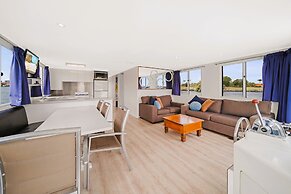 Coomera Houseboat Holidays