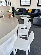 Coomera Houseboat Holidays