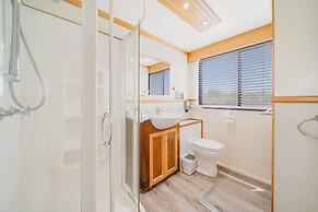 Coomera Houseboat Holidays