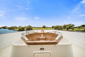 Coomera Houseboat Holidays