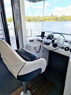 Coomera Houseboat Holidays