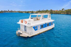 Coomera Houseboat Holidays