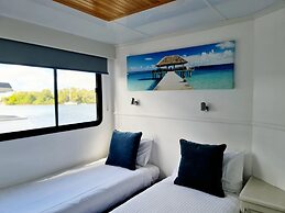 Coomera Houseboat Holidays