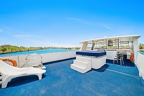 Coomera Houseboat Holidays