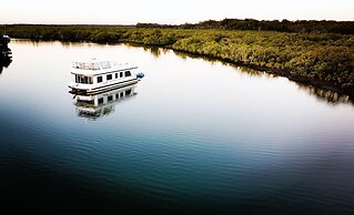 Coomera Houseboat Holidays