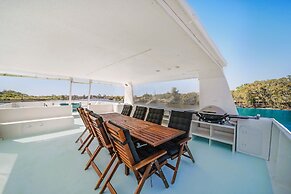 Coomera Houseboat Holidays
