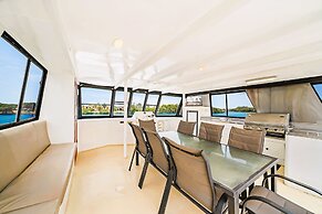 Coomera Houseboat Holidays