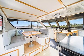Coomera Houseboat Holidays