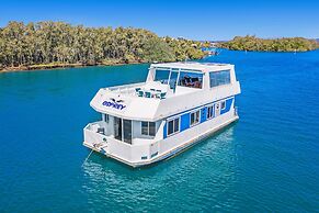 Coomera Houseboat Holidays
