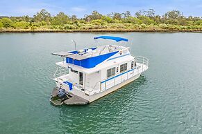 Coomera Houseboat Holidays