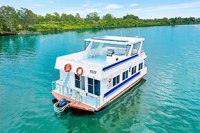 Coomera Houseboat Holidays