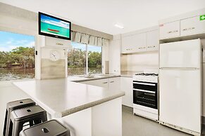 Coomera Houseboat Holidays