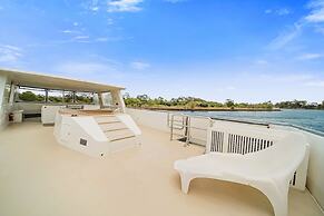 Coomera Houseboat Holidays