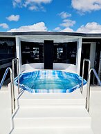 Coomera Houseboat Holidays