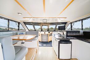 Coomera Houseboat Holidays