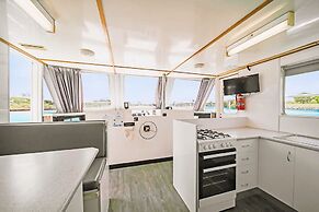 Coomera Houseboat Holidays