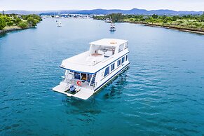 Coomera Houseboat Holidays