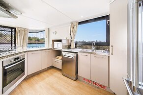 Coomera Houseboat Holidays