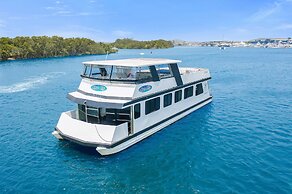 Coomera Houseboat Holidays