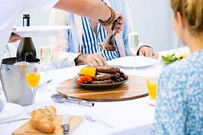 Coomera Houseboat Holidays