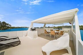 Coomera Houseboat Holidays