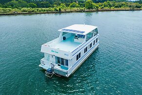 Coomera Houseboat Holidays