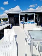 Coomera Houseboat Holidays