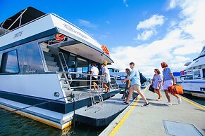 Coomera Houseboat Holidays