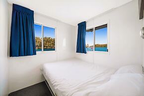 Coomera Houseboat Holidays