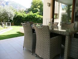 Aquamarine Apartments