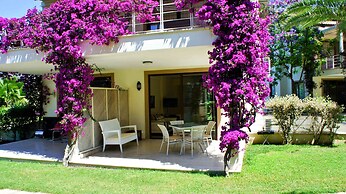 Aquamarine Apartments