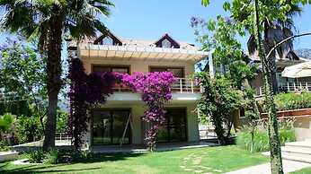 Aquamarine Apartments