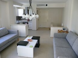 Aquamarine Apartments