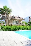 Aquamarine Apartments