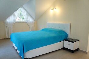 Aquamarine Apartments