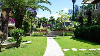 Aquamarine Apartments