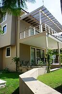 Aquamarine Apartments