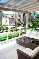 Aquamarine Apartments