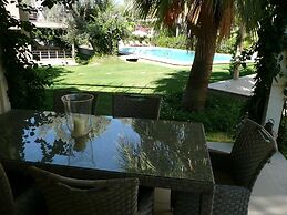 Aquamarine Apartments