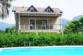 Aquamarine Apartments