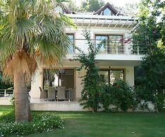 Aquamarine Apartments