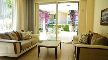 Aquamarine Apartments