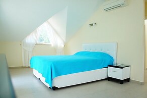 Aquamarine Apartments