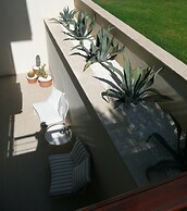 Aquamarine Apartments