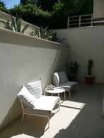 Aquamarine Apartments