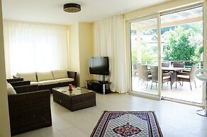 Aquamarine Apartments